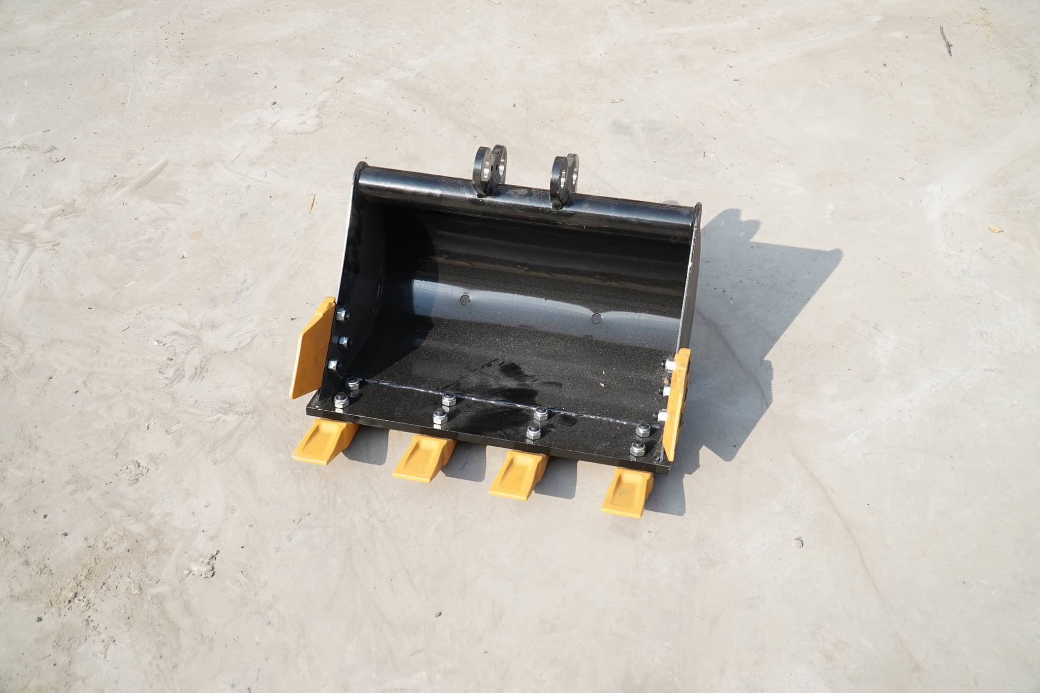 Labadi Engineering Digging Bucket attachment viewed from the front with four sturdy teeth
